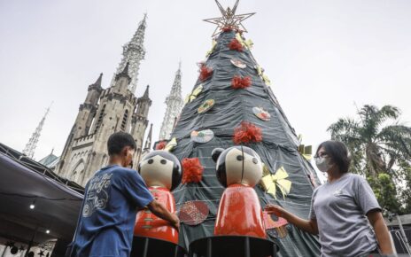 Tradisi Natal unik di berbagai negara: pembakaran setan sampai ziarah