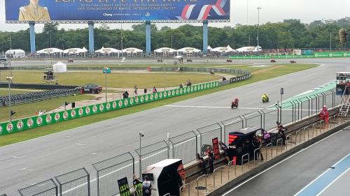 Sudut pandang penonton MotoGP Thailand 2024 dari tribun Sirkuit Internasional Chang (Foto: MPI/Bagas Abdiel)