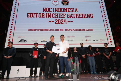 NOC Indonesia menyerahkan sertifikat untuk atlet Olimpiade Paris 2024 (Foto: NOC Indonesia)