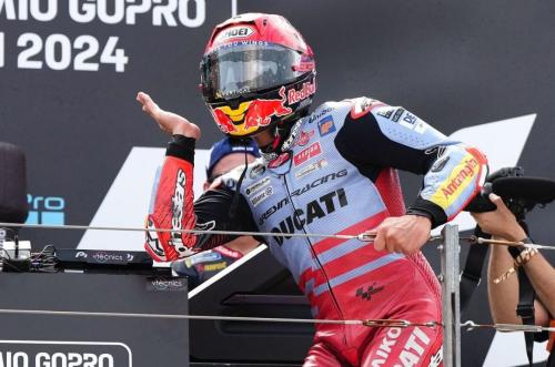 Marc Marquez berjoget di podium usai memenangi MotoGP Aragon 2024 (Foto: Instagram/@marcmarquez93)