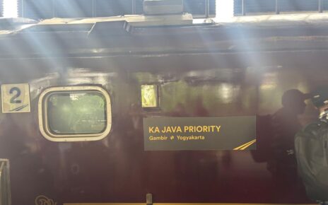 KAI Wisata lepas perjalanan perdana KA Java Priority Gambir - Yogya