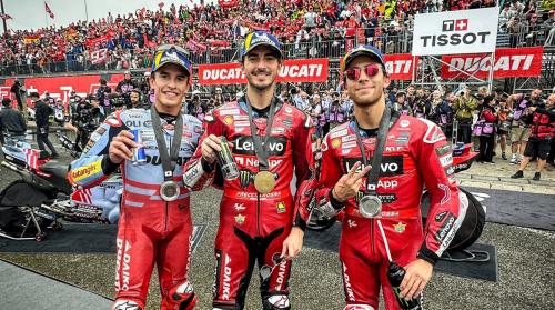 Marc Marquez, Francesco Bagnaia, dan Enea Bastianini, berfoto usai Sprint Race MotoGP Jepang 2024 (Foto: X/@MotoGP)